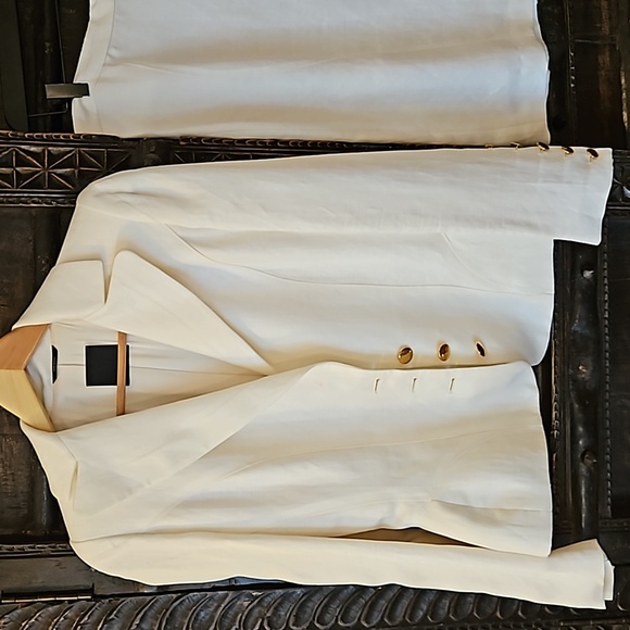 Bebe skirt suit - Picture 2 of 3